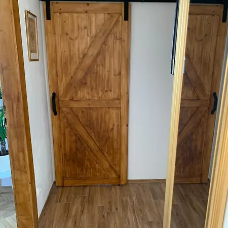 Anenska By Charles Bridge 1 *